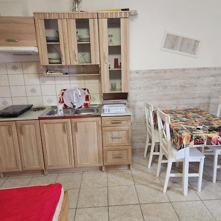Orsi Apartman / Vendeghaz Кечкемет Экстерьер фото